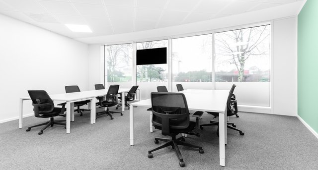 2 Guildford Business Park — photo 3 sur 9