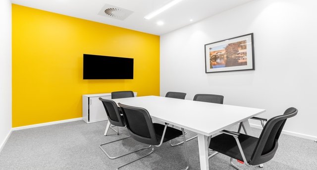 2 Guildford Business Park — photo 8 sur 9