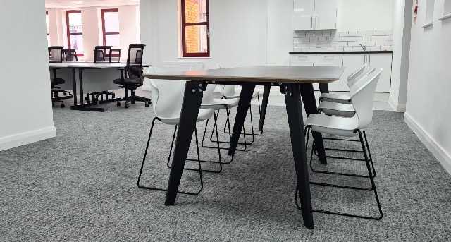 Bureau virtuel — Cowbridge Road East 20, Cardiff