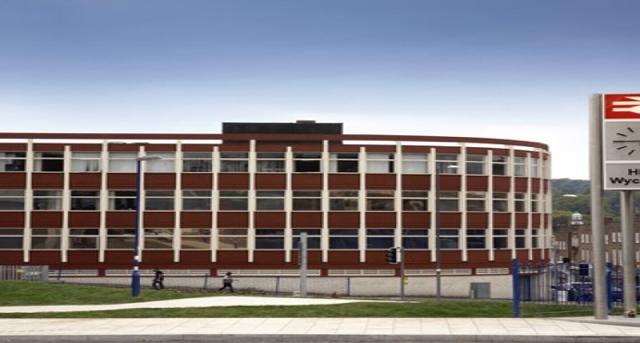 Bureau virtuel — Crendon Street, High Wycombe