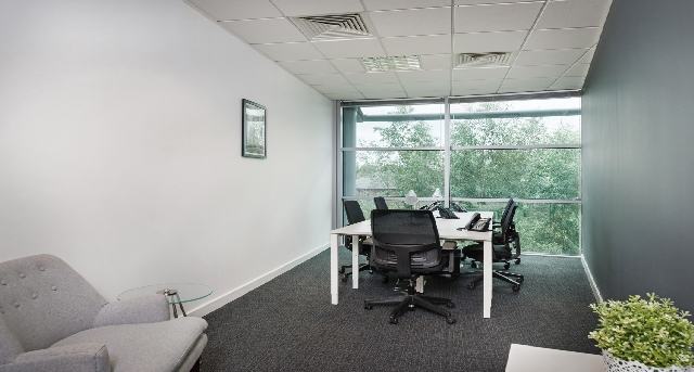 Herons  Way, Chester Business Park — photo 6 sur 12