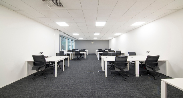 Venture House, Downshire Way, Arlington Square — photo 6 sur 12