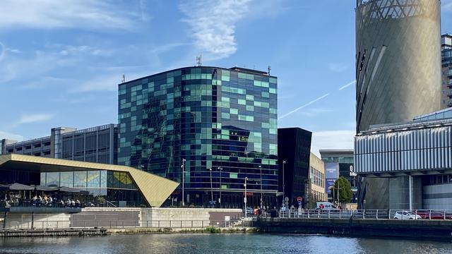 Poste fixe en coworking — Digital World Centre, Manchester