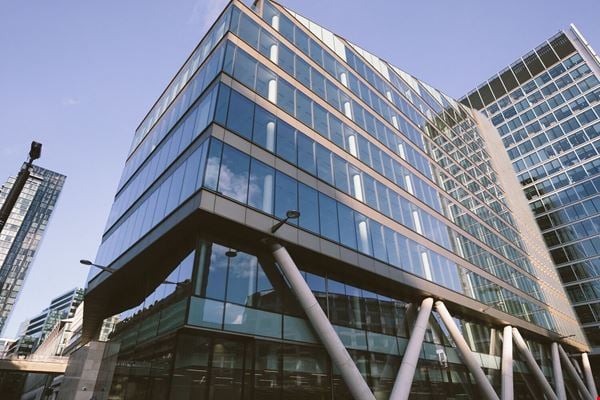 Poste fixe en coworking — Moor Place, London