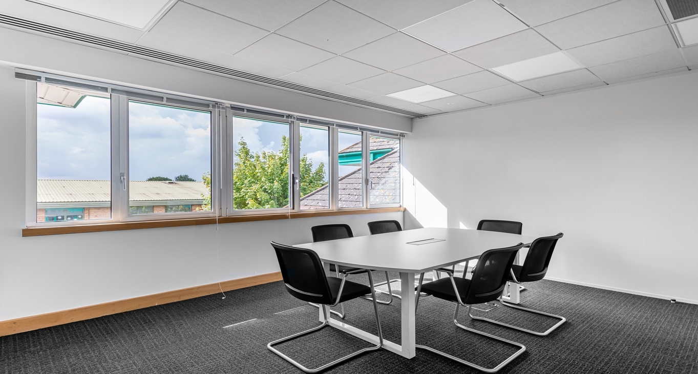 Dorset House — serviced offices & coworking in Leatherhead Dorset House — photo 5 of 7